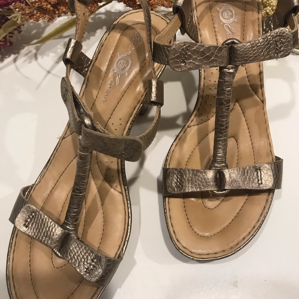 BORN CROWN bronze metallic open toe t-strapped 7